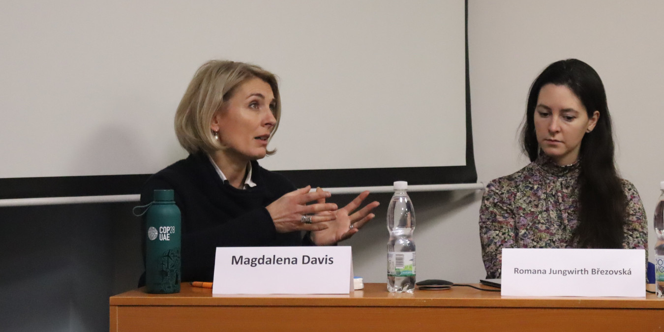 Stal se klimatický summit COP28 přelomem na cestě z doby fosilní? O tom besedovala naše delegátka Magdalena Davis
