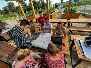 Úvodní setkání s hodonínskou aktivní veřejností, místními neziskovkami a spolky. Do map se zaznamenávají místa, která by chtěli změnit, a ta, která naopak chtějí zachovat.