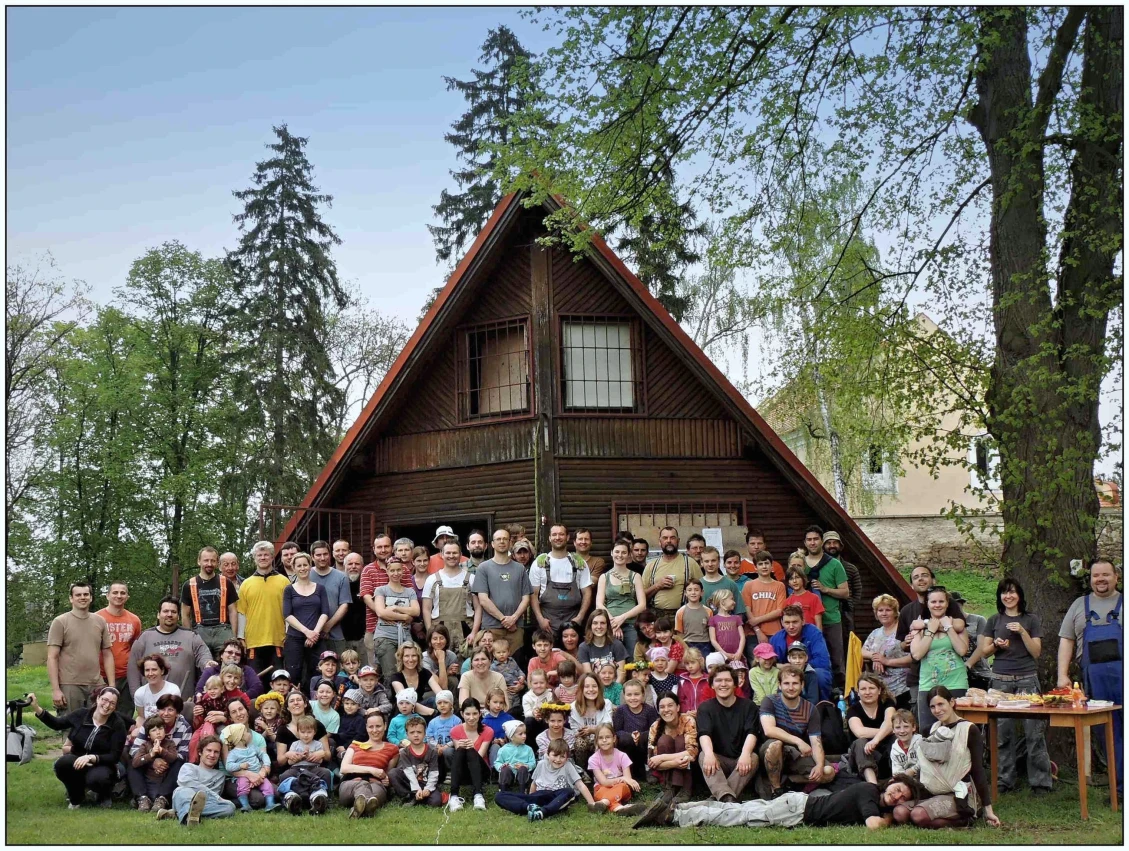 The Velvary community flourishes - adults and children collaborated on the restoration of the surroundings of the swimming pool (built in the First Czechoslovak Republic) on the Malovary Pond.